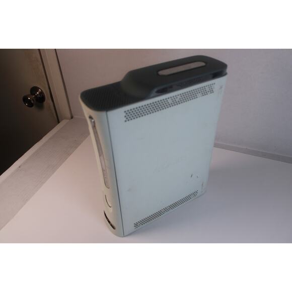 Microsoft Xbox 360 Slim White Console ONLY - For Parts Red Circle - Picture 3 of 9